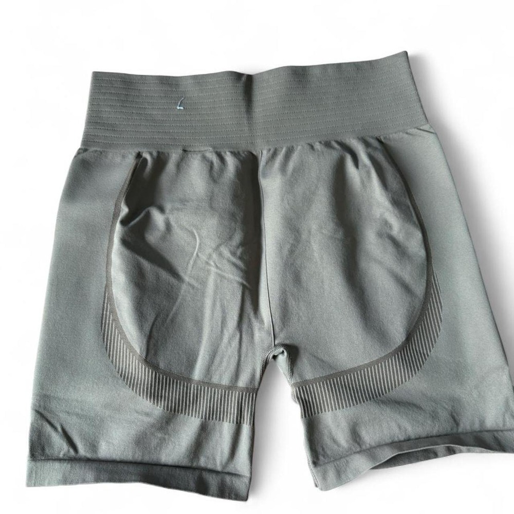 H&M Move khaki shorts
